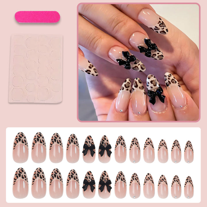 Kunstnagelset mit tierischen Motiven und eleganten Schleifen Karnz
