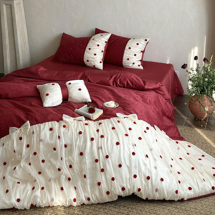 Romantische Bettwäschegarnitur mit Tüll‑Überwurf Pompon‑Applikationen und Zierschleifen
