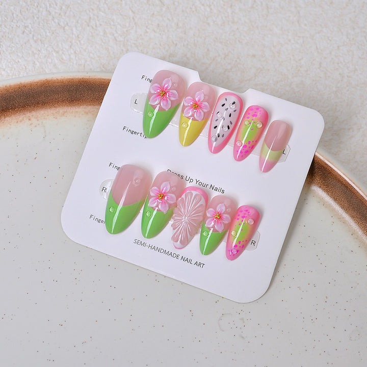 Künstlerisches floral gemustertes Press-On Nagelset Karnz