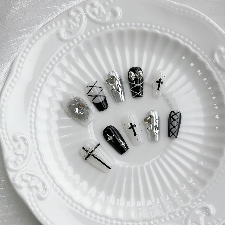 Künstlerisches Press-On-Nagelset mit einzigartigem gotischem und dekorativem Design