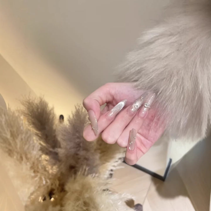 Künstlerische Stiletto Nagelkunstverlängerungen mit Strassakzenten