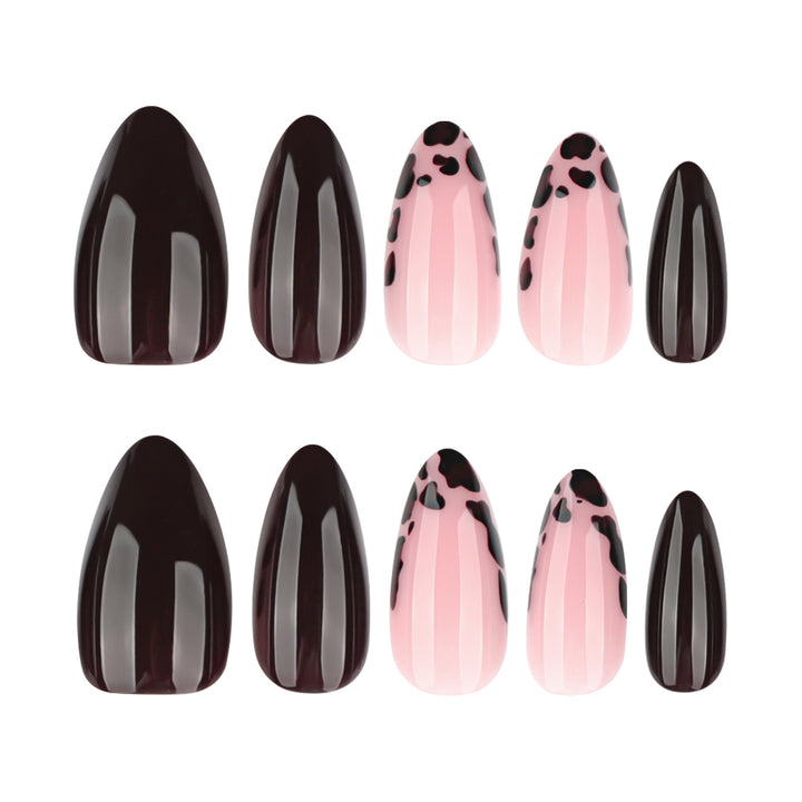 Kunstvolle Stiletto-Nägel mit elegantem Design und glänzendem Finish Karnz