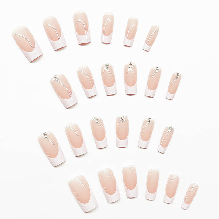 Elegantes Kunstnagelset mit Hochglanz-Finish und Strassverzierungen Karnz