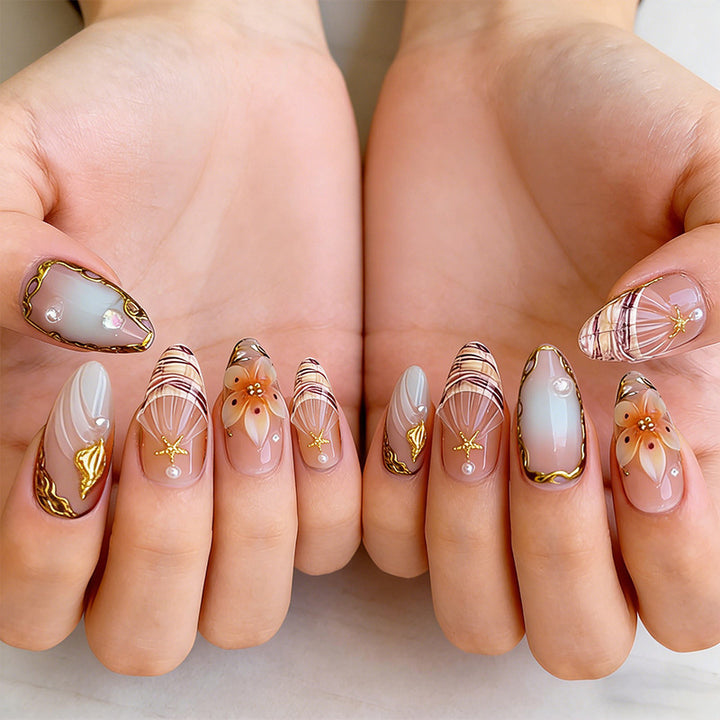 Kunstnagelset mit filigranen Blüten- und Glitzerverzierungen Karnz