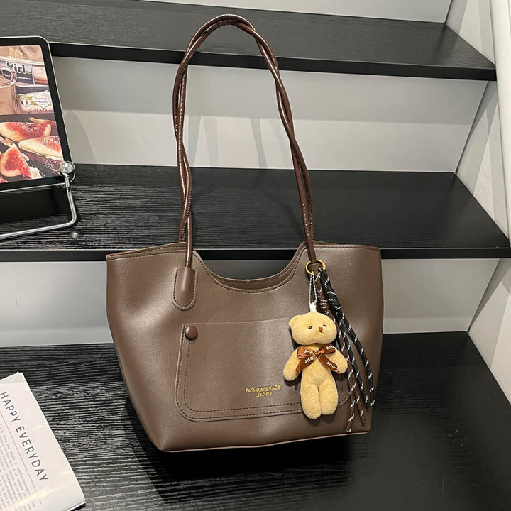 Elegante Tote Handtasche mit Plüsch-Schlüsselanhänger