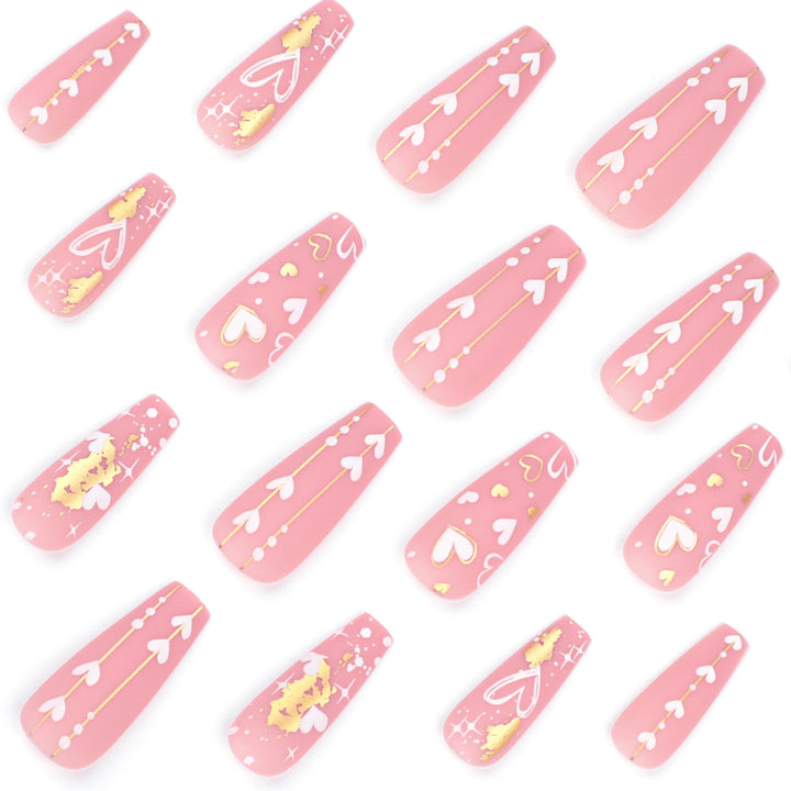 Künstliche Nagelkunst mit Herz- und Glitzermotiven Karnz