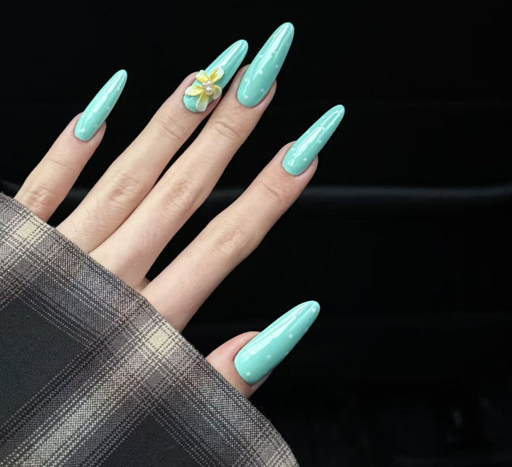 Dekorative Stiletto-Nagelverlängerungen