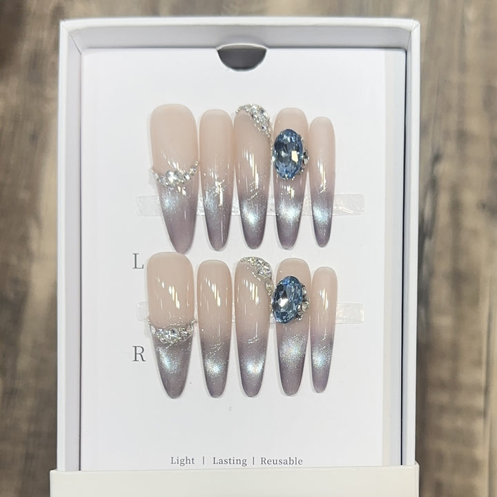 Glamouröse Press-On Nagelset mit Ombré-Design und Strass-Akzenten Karnz