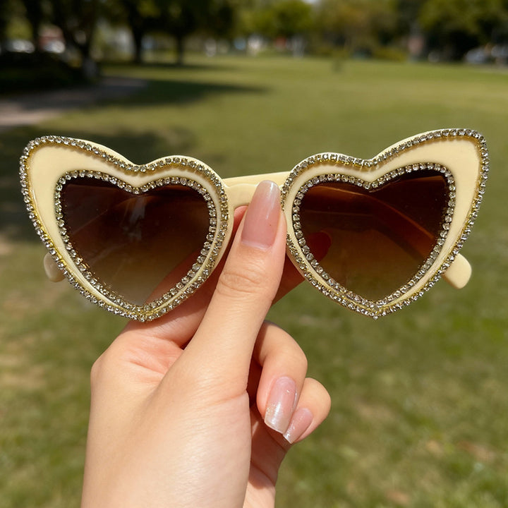 Glamouröse Herzrahmen-Sonnenbrille Karnz