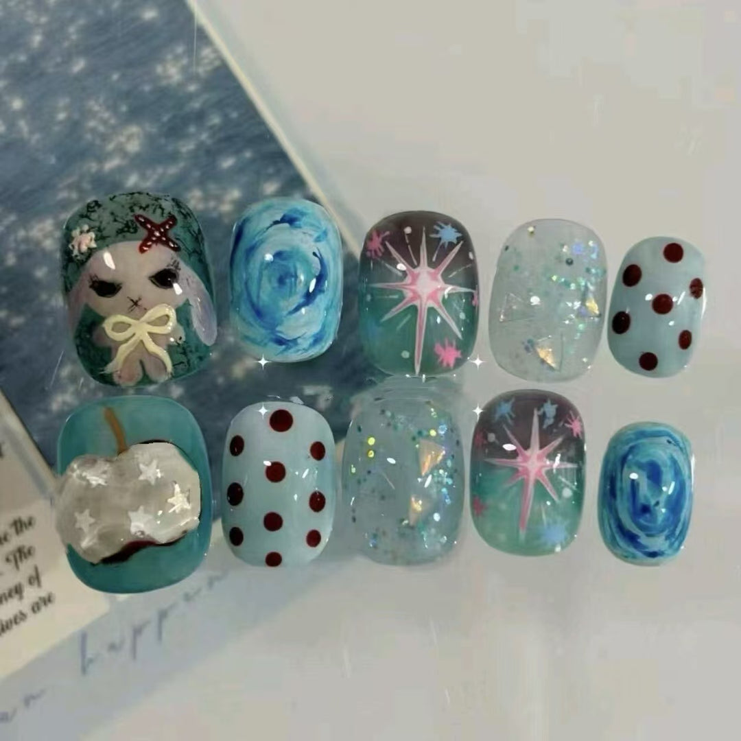 Künstlerische Press-On Nageldesigns Karnz