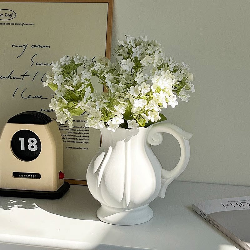 Eleganter dekorativer Blumenkrug für die Hauseinrichtung