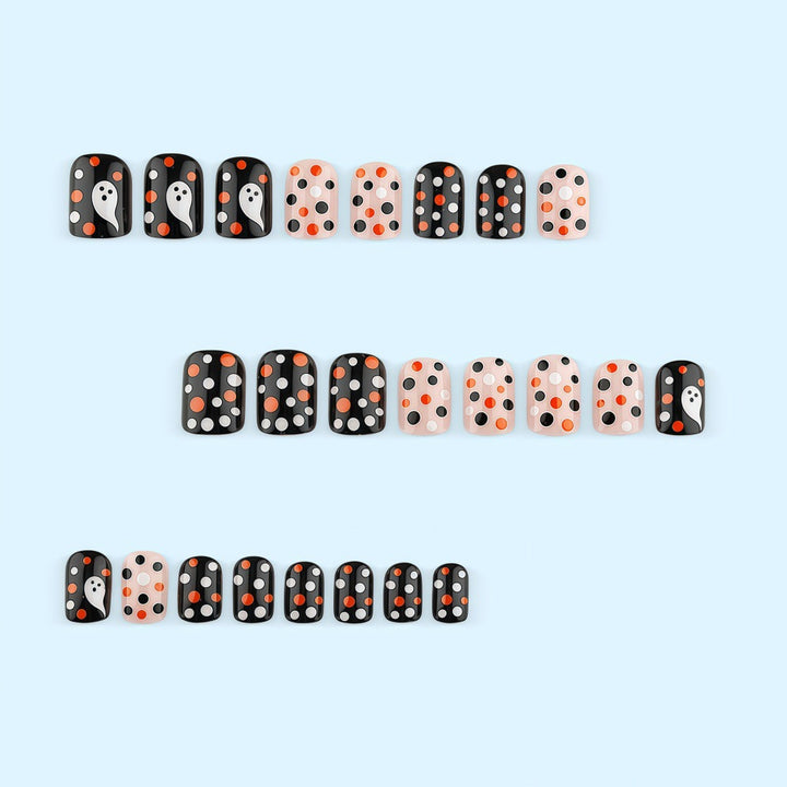 Kunstnagelset mit Halloween-Motiv und verspieltem Design Karnz