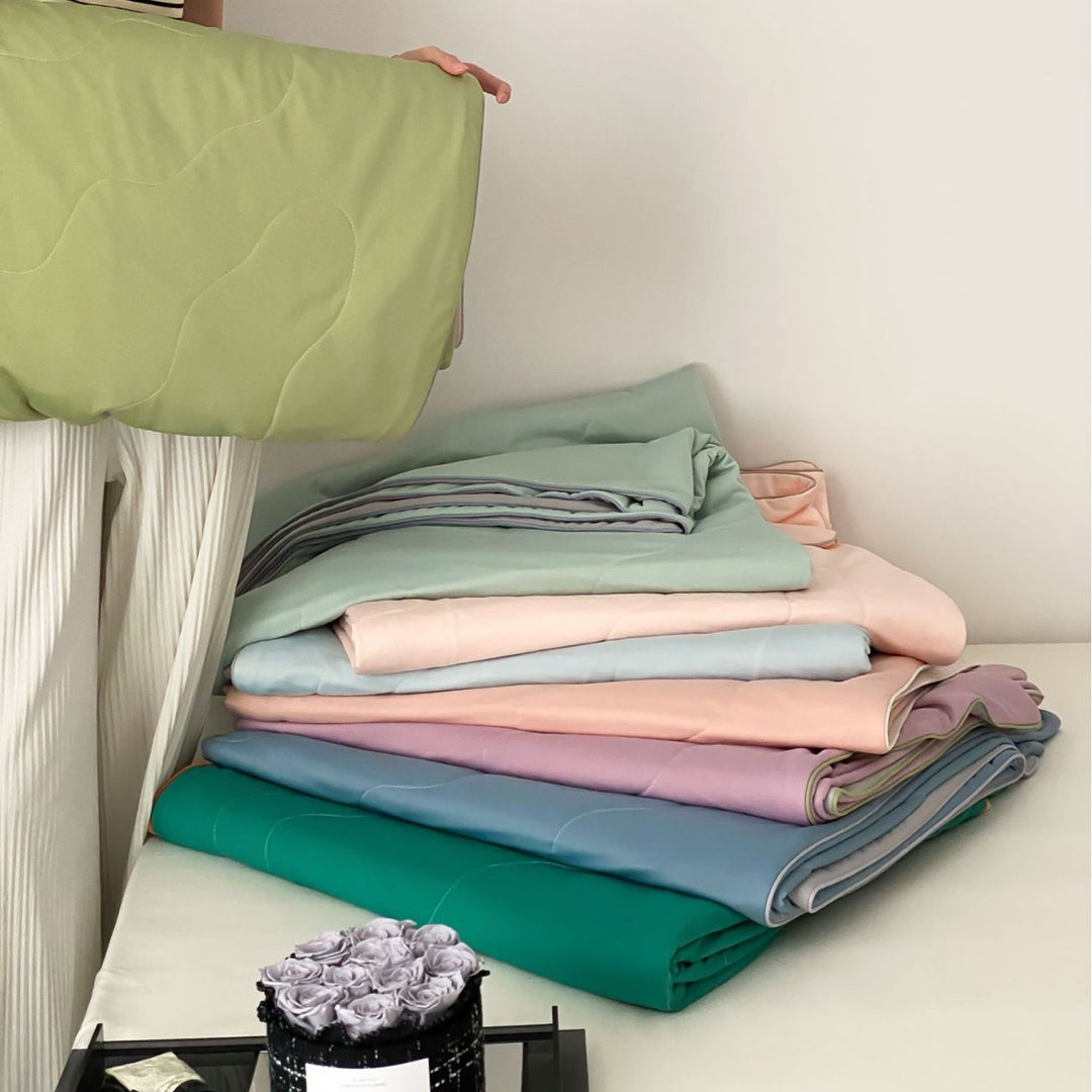 Leichte Wendbare Sommer-Steppdecke mit kühlender Mikrofaserfüllung Karnz