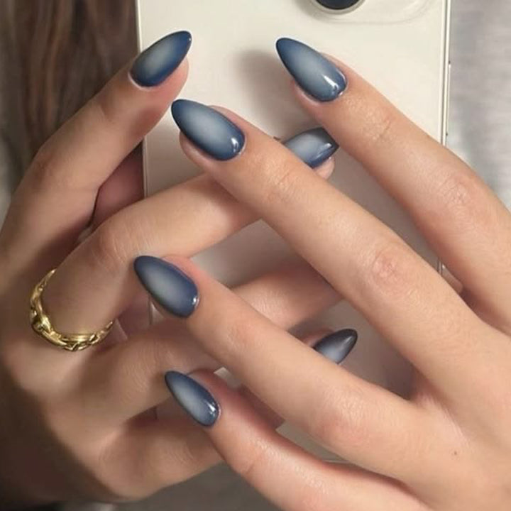 Stiletto Kunstnägel mit mattem Ombre-Design Karnz
