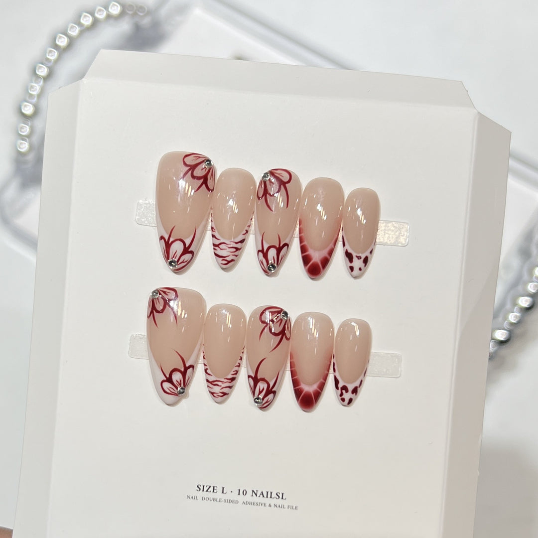 Künstlerisches Floral Press-On Nageldesign Set Karnz