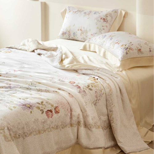 Bettbezug-Garnitur aus seidenweichem Baumwollsatin mit floralem Aquarellprint und dekorativer Bordüre