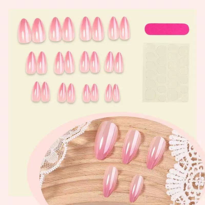 Kunstnagelset mit elegantem hochglänzenden Design Karnz