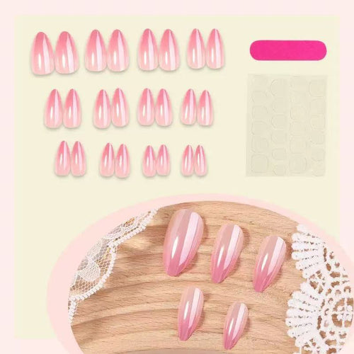 Kunstnagelset mit elegantem hochglänzenden Design Karnz