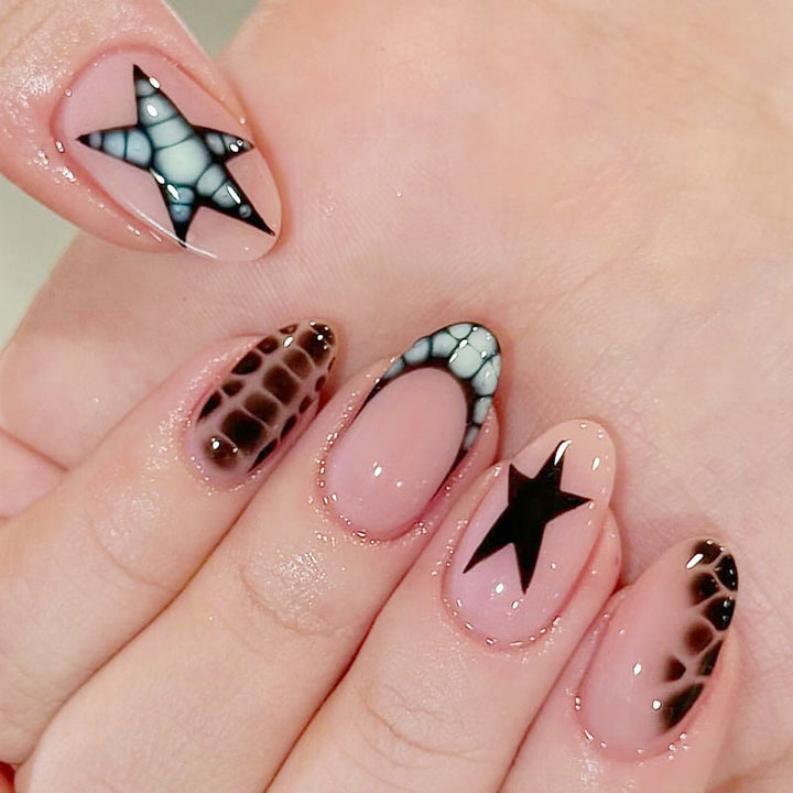 Künstlerische Themen Nageldesign Kollektion Karnz