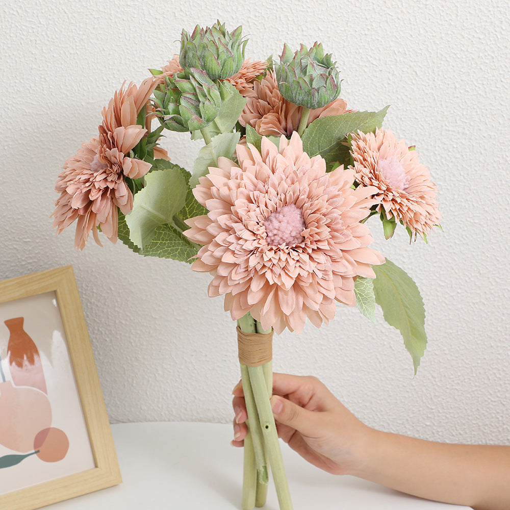 Künstlicher Blumenstrauß mit detailverliebten Blüten und Blättern Karnz