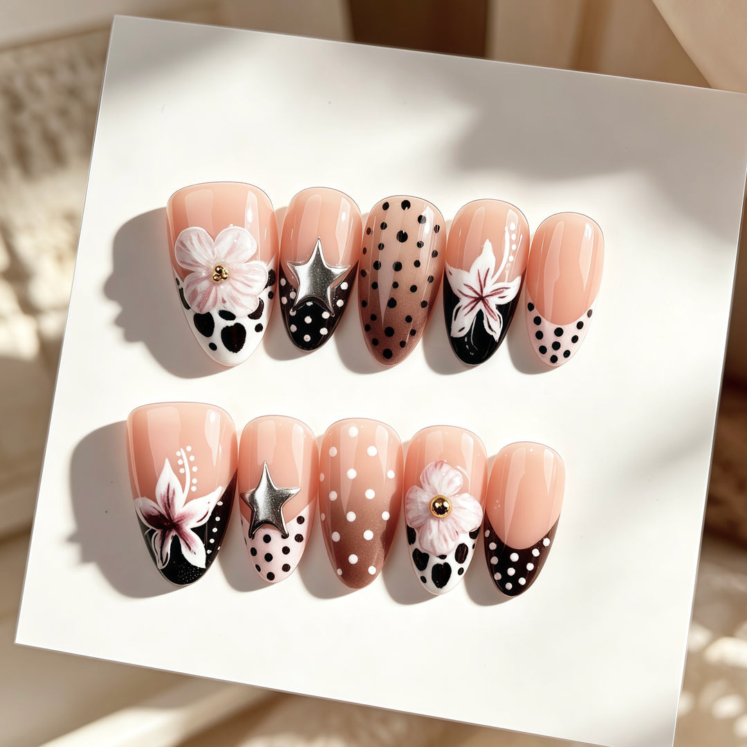 Künstlerisches Press-On Nagelkunst-Set mit einzigartigen Blumen- und Stern-Designs