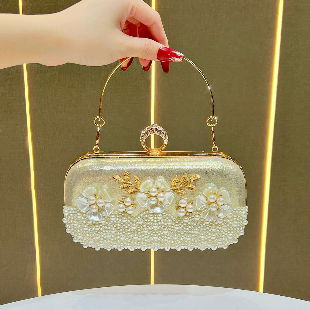 Elegante perlenverzierte Abendtasche