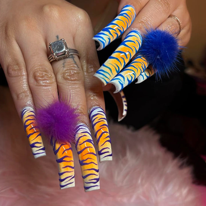Lange skulptierte Acrylnagelverlängerungen Karnz