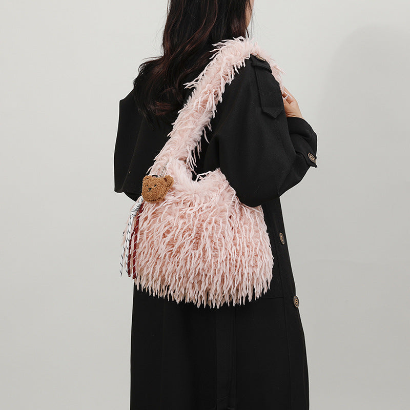 Fluffige Fransenschultertasche