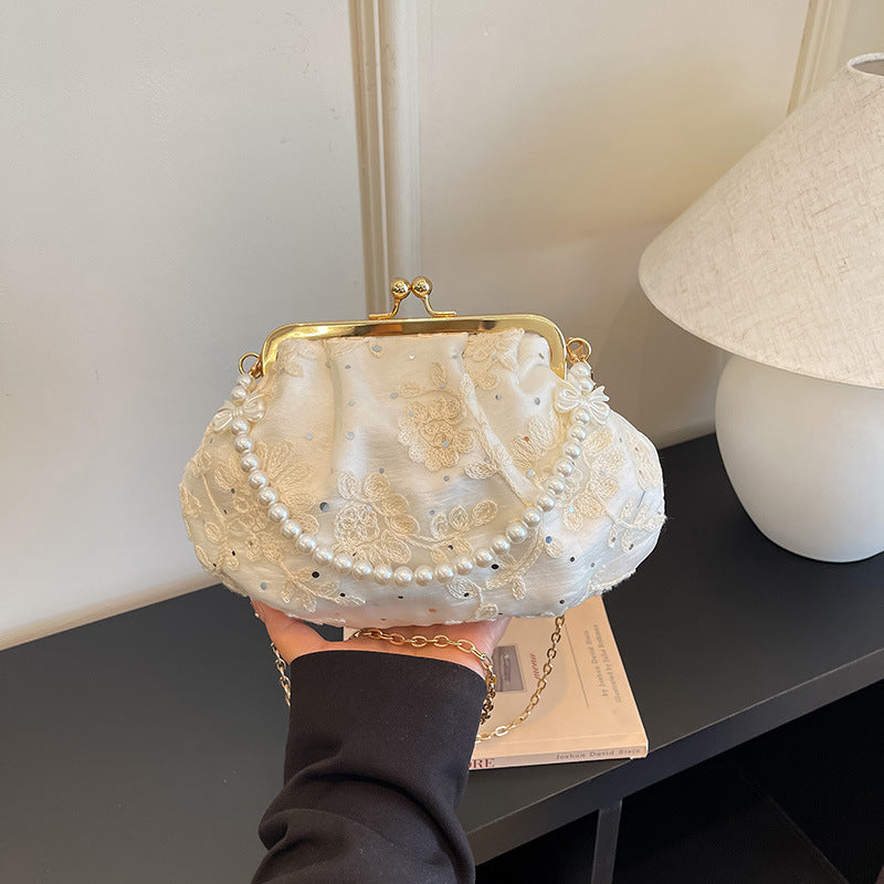 Gestickte Clutch-Handtasche mit Perlenakzenten