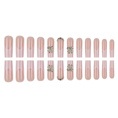 Kunstnagelspitzen mit glamourösen Blütenverzierungen Karnz