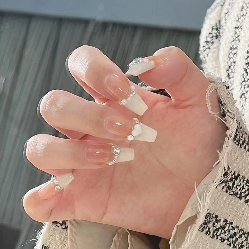 Glamouröse Design-Nägel Karnz