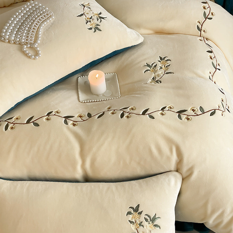 Gekerbtes Rüschengelöstes Besticktes Blumenbettwäsche-Set mit Baumwollsatin-Glanz & passenden Kissenbezügen