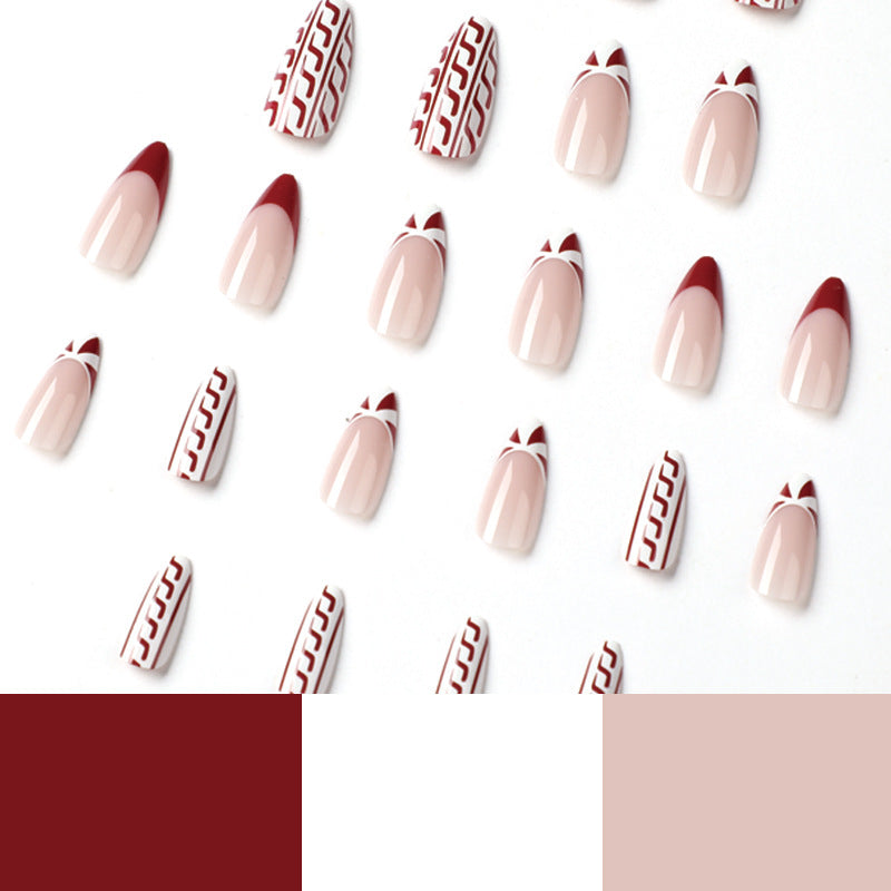 Elegante Kunstnägel im festlichen Winterdesign Karnz