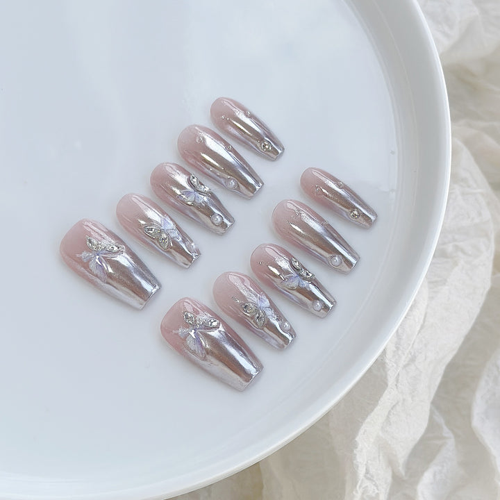 Elegantes Press-On-Nagelkunst-Set mit floralen Verzierungen