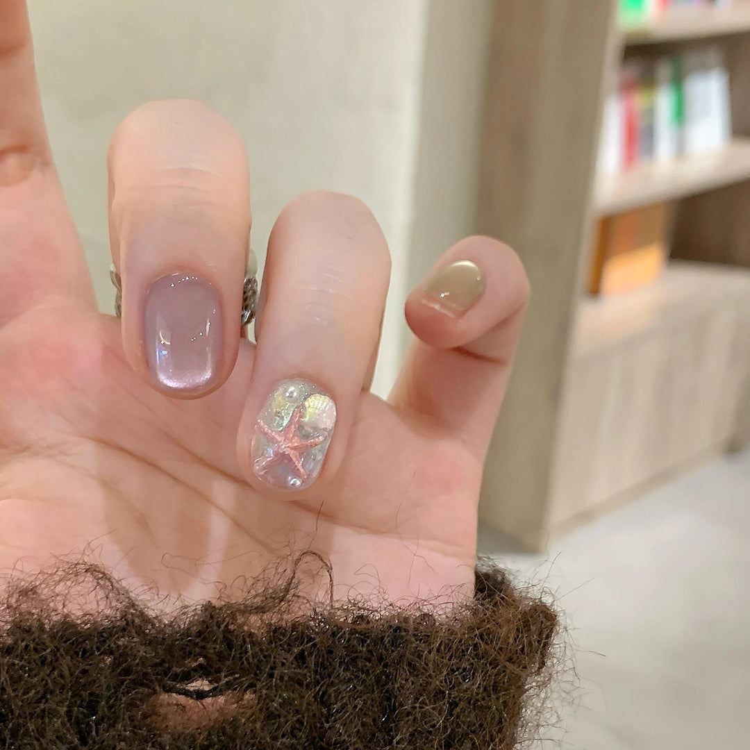 Kunstnagelset mit Schimmernden Akzenten Karnz