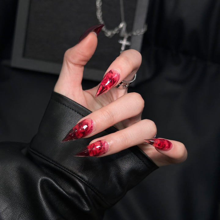 Künstlerische Stiletto Press-On Nagelverzierungen