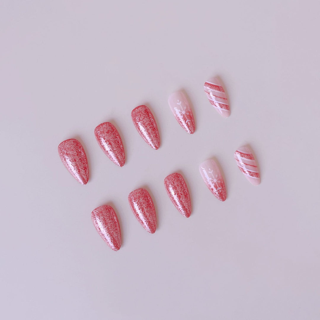 Kunstnagelset mit glitzerndem Weihnachtsdesign Karnz