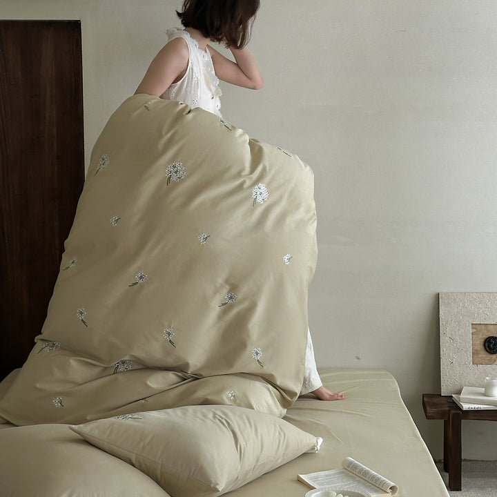Luxuriöses Satin-Baumwoll-Bettwäscheset mit zarter Blumenstickerei