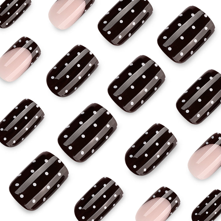 Kunstvolle Nagelkunst mit trendigem Punktedesign Karnz