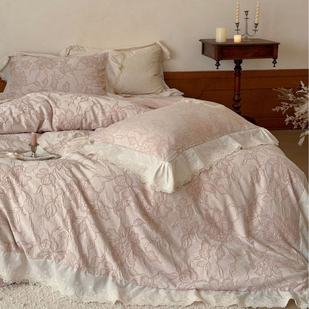 Luxuriöse Jacquard-Bettwäsche mit Spitzenbesatz und Volant