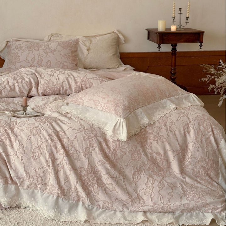 Luxuriöse Jacquard-Bettwäsche mit Spitzenbesatz und Volant