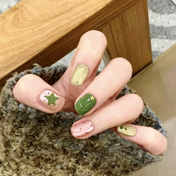 Festliches, von Charakteren inspiriertes Nagelkunst-Set Karnz