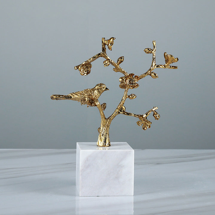 Verschnörkelte Vogel- und Blumen-Skulptur