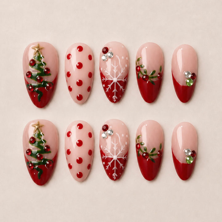 Festliche Kunstnägel mit Weihnachtsmotiven Karnz