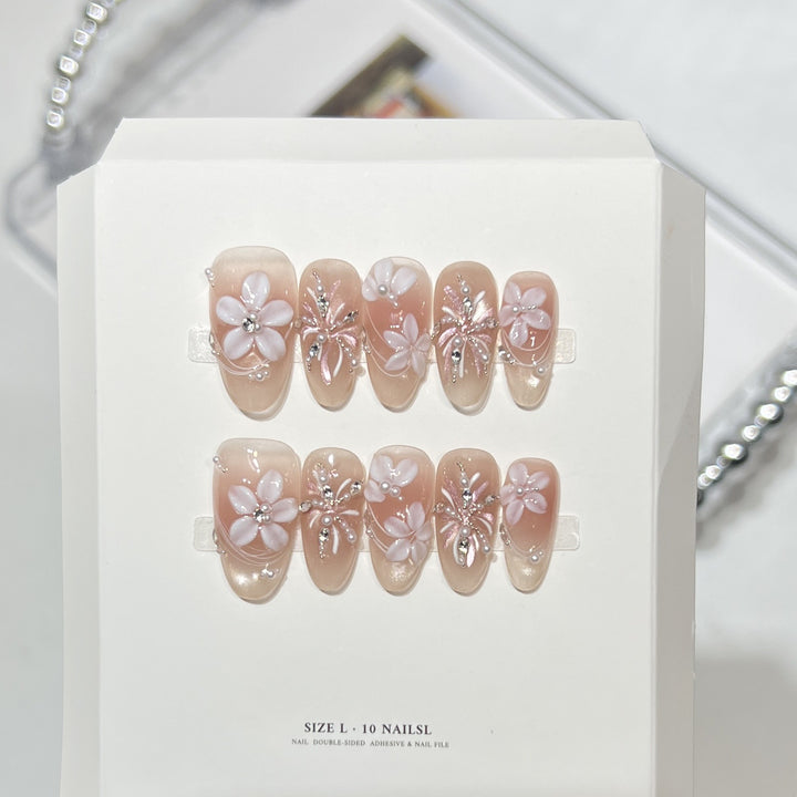 Dekoratives Floral Press-On Nagelkunst-Set Karnz