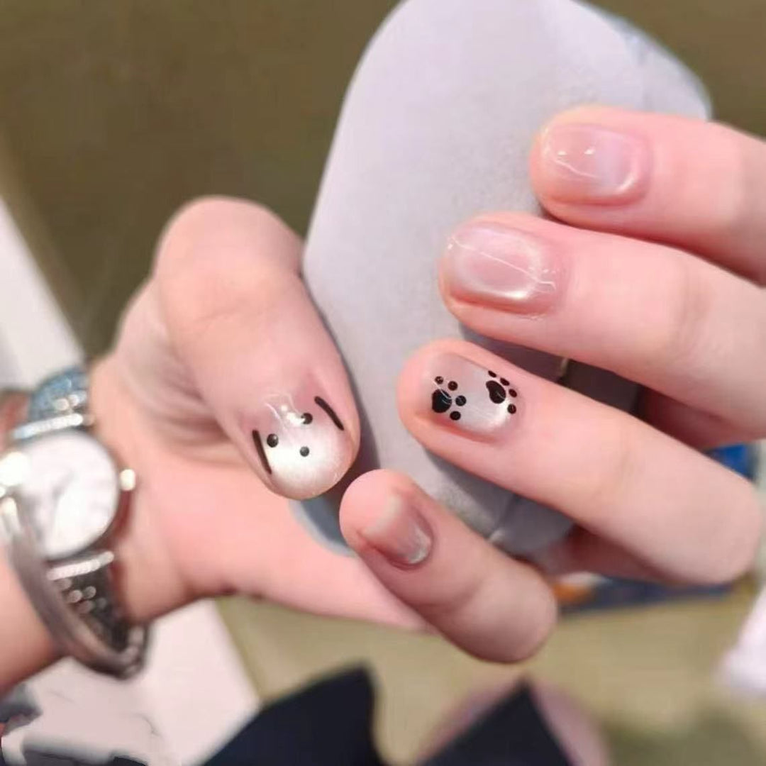 Künstlerisches Herzmuster Nagelkunstverlängerungen Karnz