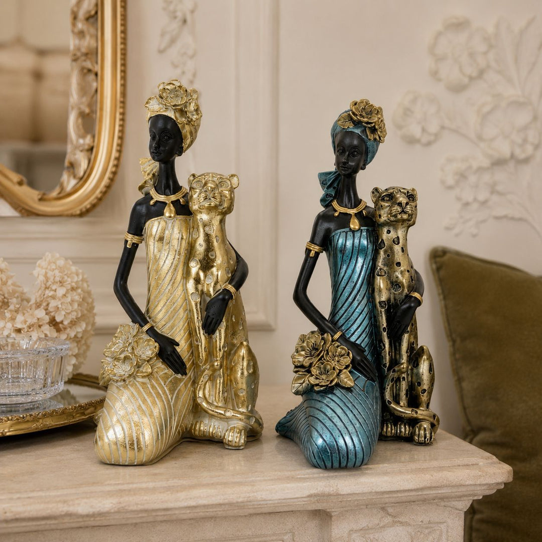 Elegante Skulptur mit Leoparden Karnz