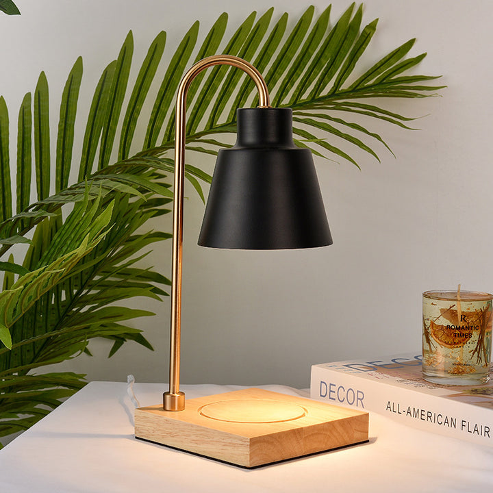 Moderne Schreibtischlampe mit Holzsockel