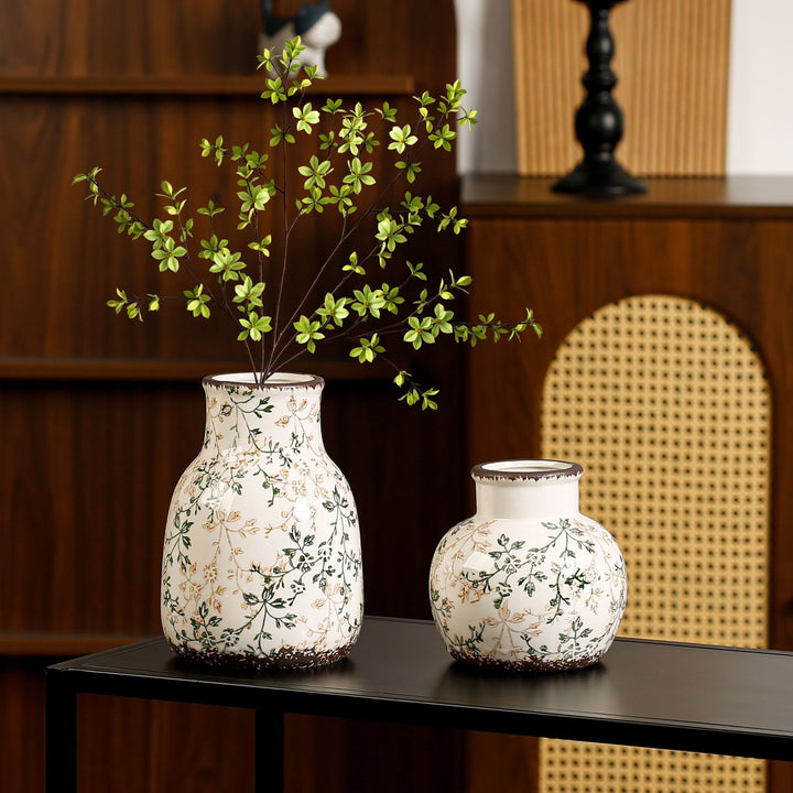 Elegante und kunstvoll verzierte Keramikvase Karnz