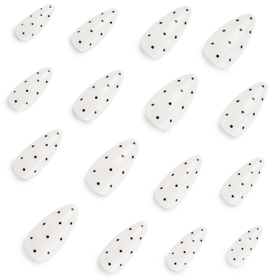 Kunstvolle Nagelverlängerungen mit Polka-Dots Karnz
